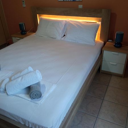 Apartament Sofia'S Garden Néa Péramos Zewnętrze zdjęcie