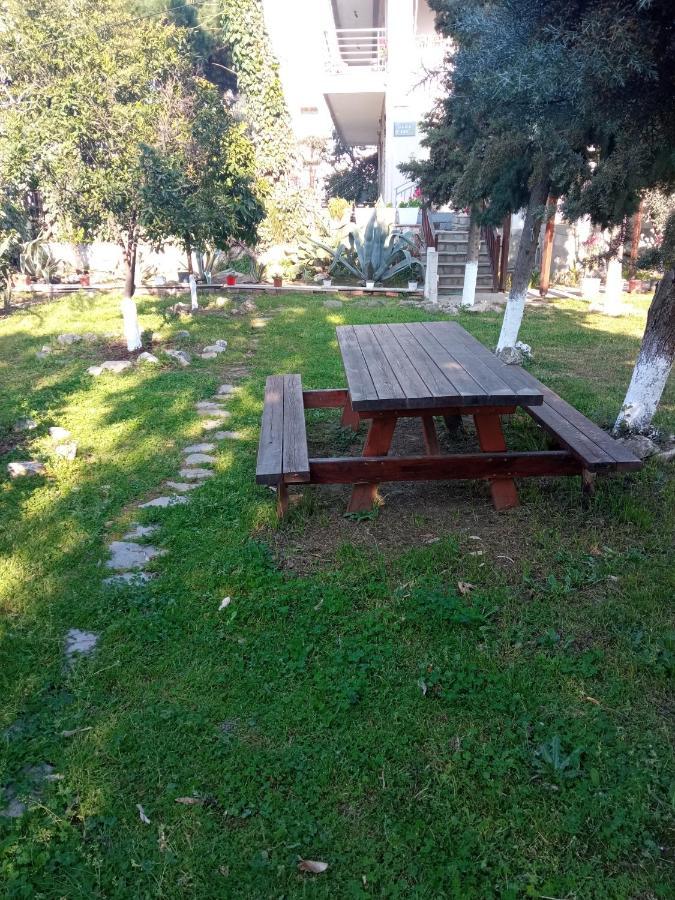 Apartament Sofia'S Garden Néa Péramos Zewnętrze zdjęcie